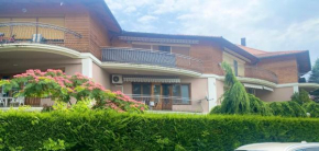 Selyemakácapartman, Balatonlelle